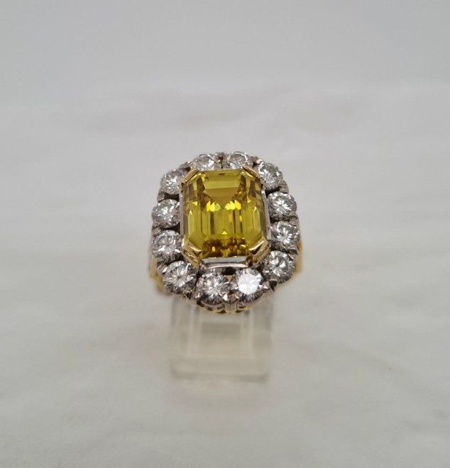 18ct Australian Golden Sapphire & Diamond Cluster Ring