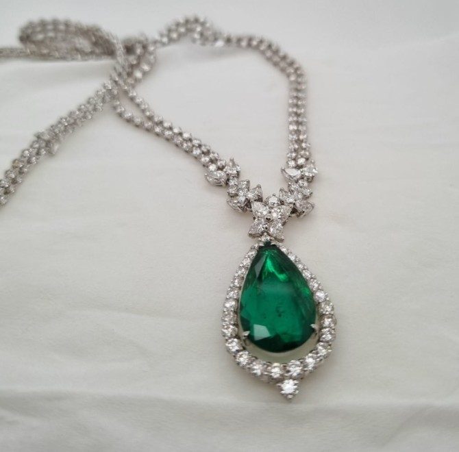 18ct White Gold + Diamonds with Pear Shaped Emerald Necklace