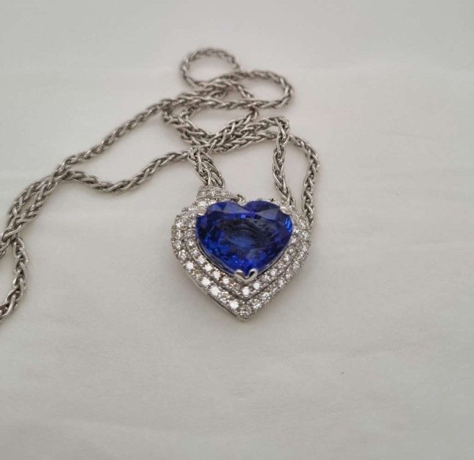 18ct White Gold Heart Shaped Tanzanite Pendant