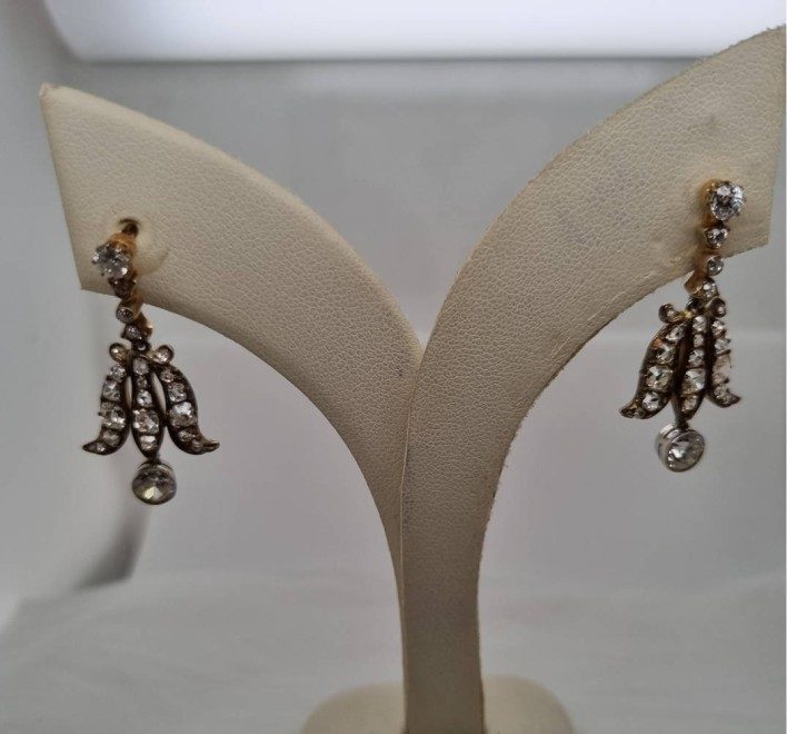 18ct Yellow Gold Diamond Drop Earrings